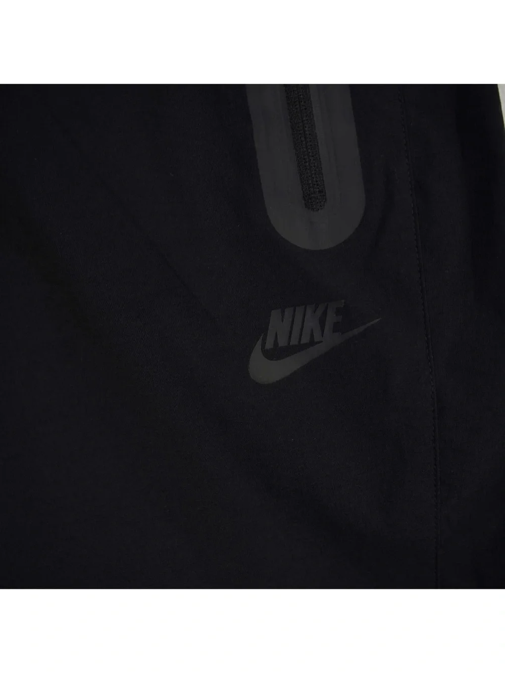 Nike men’s black